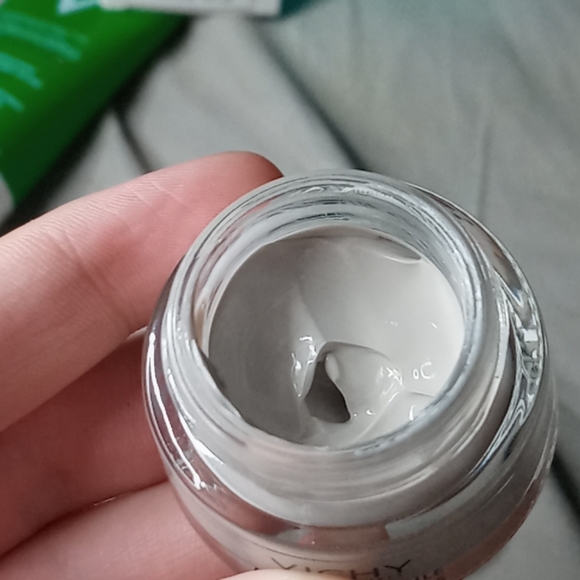 I am selling acne face products for oily skin - Picture 5 of 5